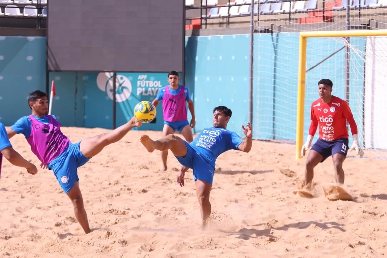 La Albirroja Sub 20 de Fútbol Playa entra en la recta final de su preparación para el Sudamericano de Lima