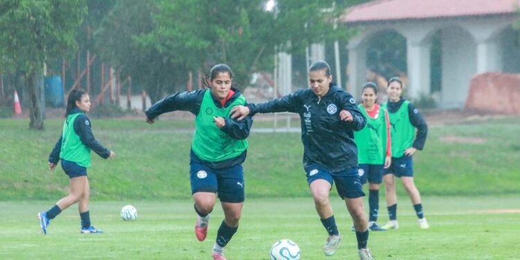 La Albirroja Femenina Sub 20 concluyó su segunda semana de preparación en Ypané La Albirroja Femenina Sub 20 concluyó su segunda semana de preparación en Ypané