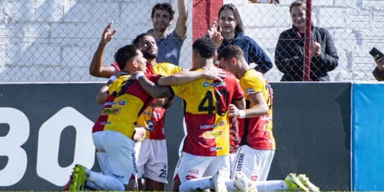 Deportivo Santaní festejó en Villa Hayes tras un apasionante duelo ante Benjamín Aceval
