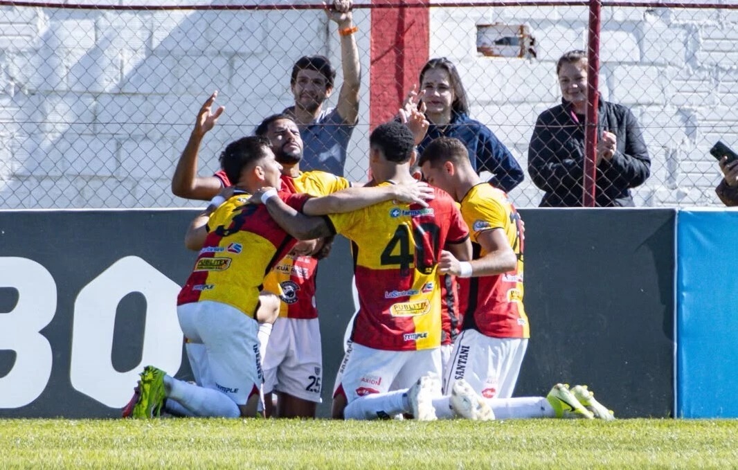 Deportivo Santaní festejó en Villa Hayes tras un apasionante duelo ante Benjamín Aceval Deportivo Santaní festejó en Villa Hayes tras un apasionante duelo ante Benjamín Aceval