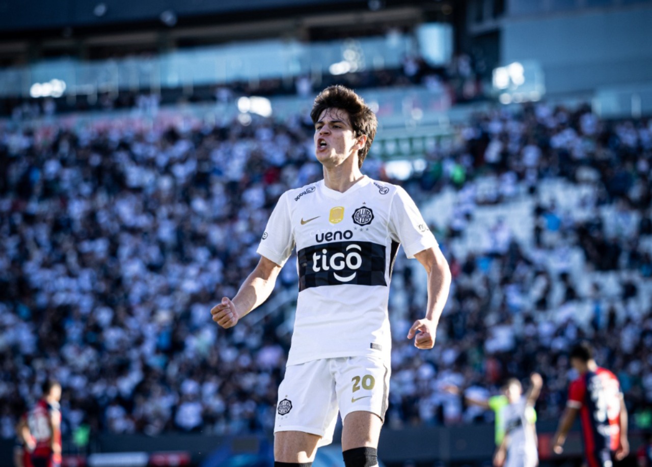 Olimpia se quedó con el Superclásico con Eduardo Delmás como figura y blanco de peculiares elogios