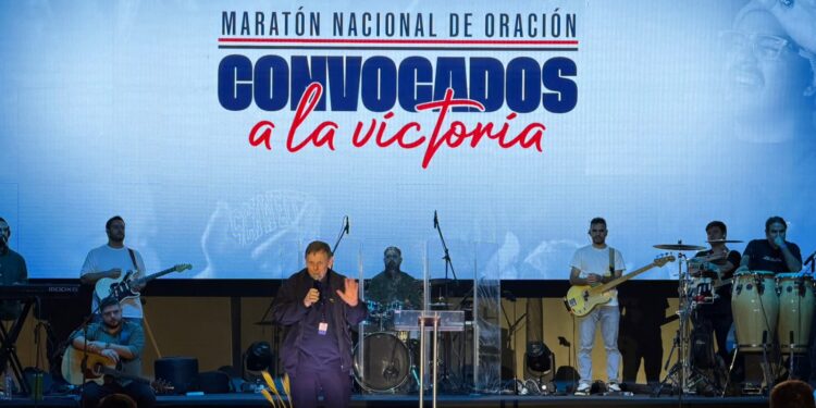 24 horas de fe y oración, una multitud se unió para clamar por Paraguay 24 horas de fe y oración, una multitud se unió para clamar por Paraguay