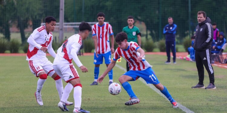 La Albirroja Sub 16 enfrenta a Perú en su segundo amistoso de preparación en Ypané La Albirroja Sub 16 enfrenta a Perú en su segundo amistoso de preparación en Ypané
