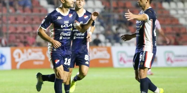 Nacional golea a Sportivo San Lorenzo en la Ciudad Universitaria y escala en el Clausura Nacional golea a Sportivo San Lorenzo en la Ciudad Universitaria y escala en el Clausura