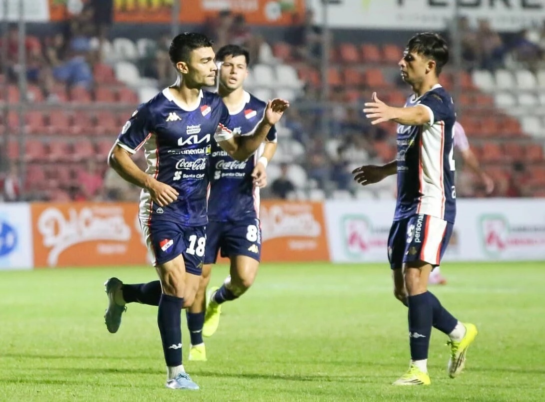 Nacional golea a Sportivo San Lorenzo en la Ciudad Universitaria y escala en el Clausura Nacional golea a Sportivo San Lorenzo en la Ciudad Universitaria y escala en el Clausura
