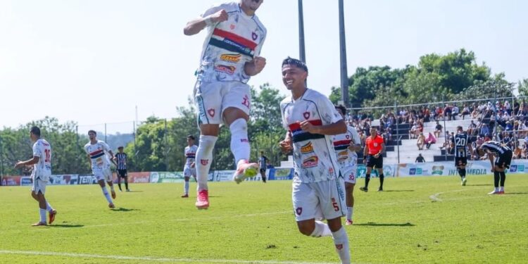 Atlético Tembetary festeja en un electrizante final y Fernando de la Mora iguala ante Tacuary FBC Atlético Tembetary festeja en un electrizante final y Fernando de la Mora iguala ante Tacuary FBC
