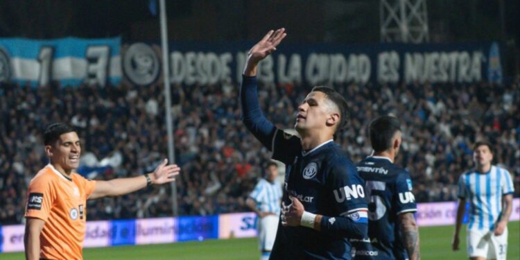 Álex Arce convierte en la victoria de Independiente Rivadavia sobre Racing Club