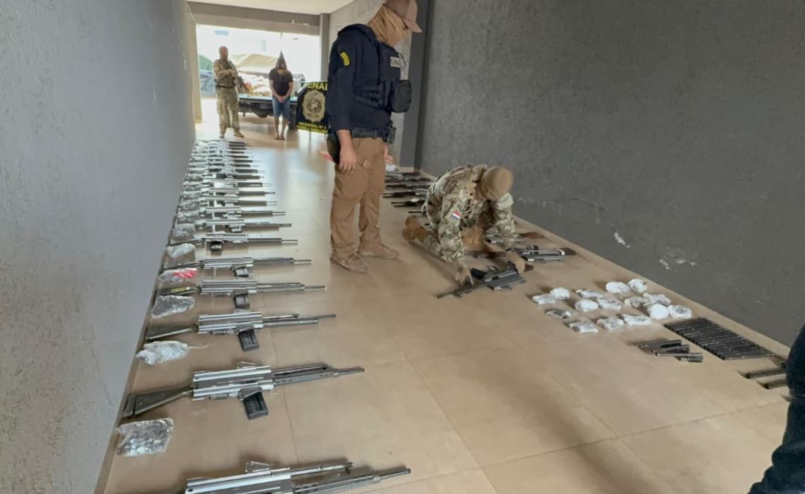 Incautaron un arsenal de guerra y marihuana premium en Pedro Juan Caballero, dos hermanos fueron detenidos