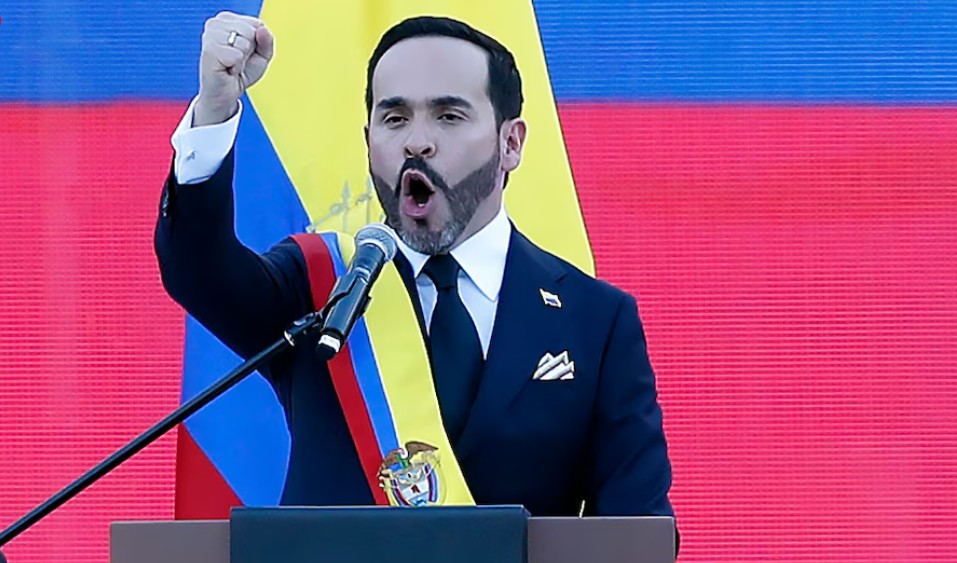 «El que está de rodillas delante de Dios jamás será vencido», afirmó el nuevo presidente de Colombia