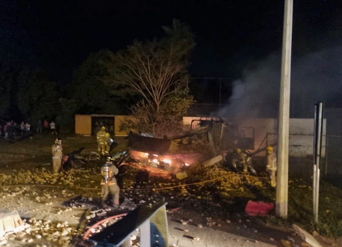 Camión sin frenos provocó un trágico suceso: se llevó por delante a cuatro vehículos que esperaban el semáforo verde Camión sin frenos provocó un trágico suceso: se llevó por delante a cuatro vehículos que esperaban el semáforo verde