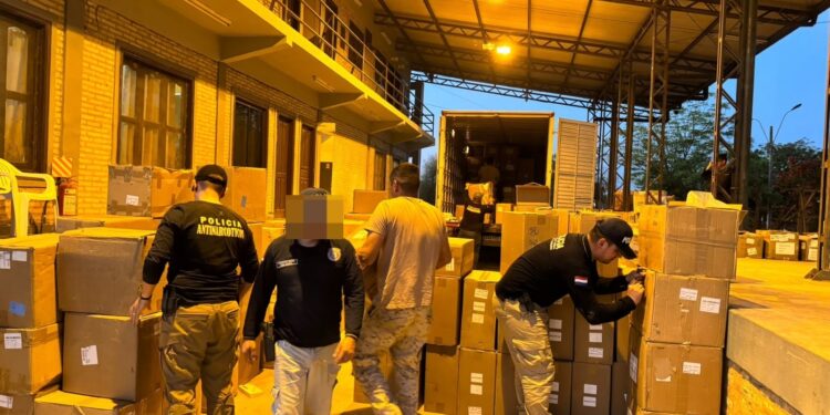 Un llamativo procedimiento policial se realizó en el empalme La Patria-Infante Rivarola, Boquerón Un llamativo procedimiento policial se realizó en el empalme La Patria-Infante Rivarola, Boquerón