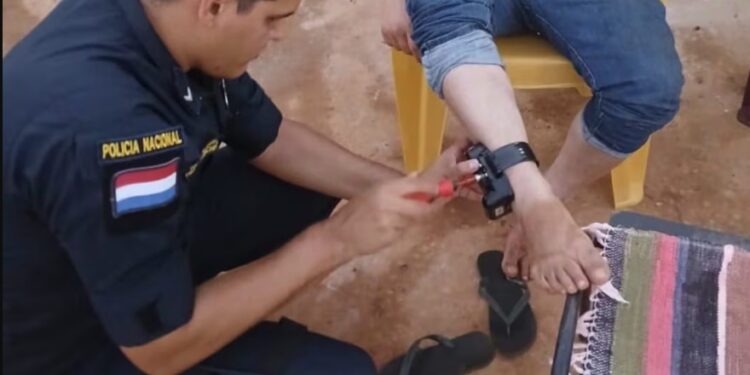 Intentó manipular su tobillera electrónica, pero lo descubrieron