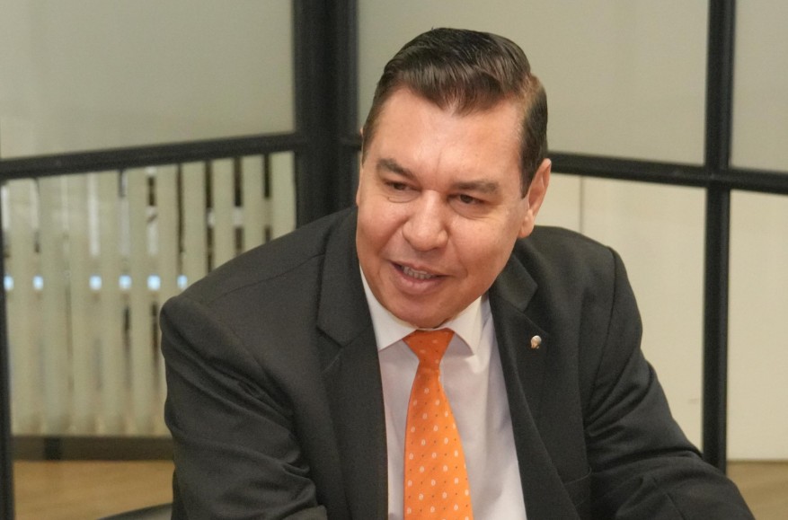 Inesperada renuncia: el ministro de turismo se va por motivos de «dignidad personal»
