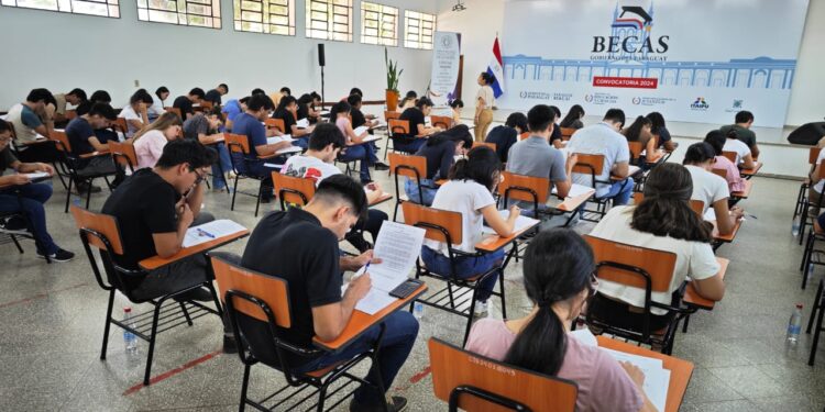 Paraguay tiene 1,5 millones de jóvenes: ¿cómo viven y qué oportunidades tienen?