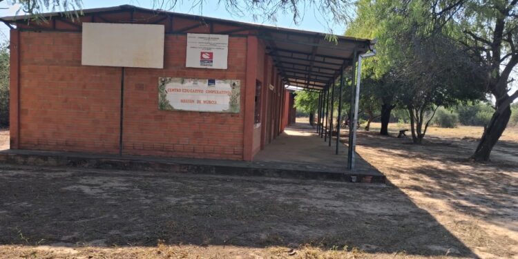 Comunidad amenaza con cierre de ruta por cambio de local electoral en Campo Loro Comunidad amenaza con cierre de ruta por cambio de local electoral en Campo Loro