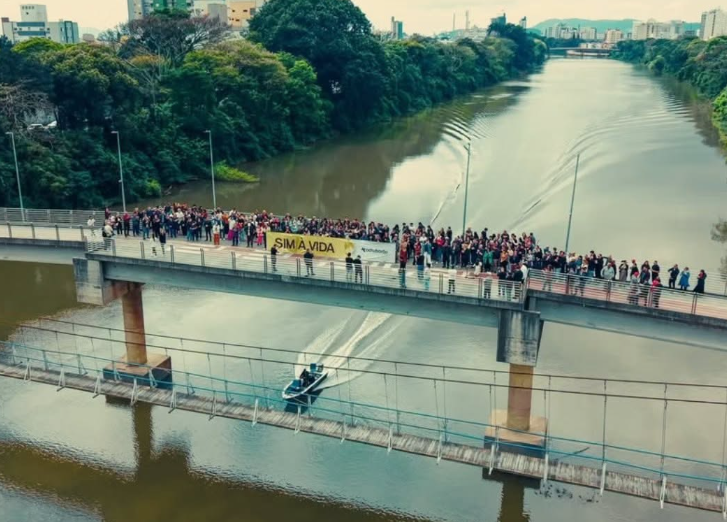 Iglesia sale a las calles de Brasil para orar por quienes enfrentan pensamientos suicidas