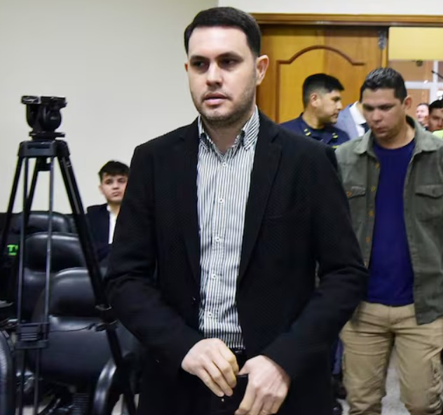 Hernán Rivas es condenado a 8 años de cárcel por el caso del título falso de abogado Hernán Rivas es condenado a 8 años de cárcel por el caso del título falso de abogado