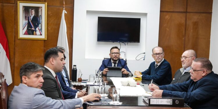AFD ofrece nuevas opciones de inversión al IPS en medio del debate sobre el manejo de los fondos jubilatorios AFD ofrece nuevas opciones de inversión al IPS en medio del debate sobre el manejo de los fondos jubilatorios