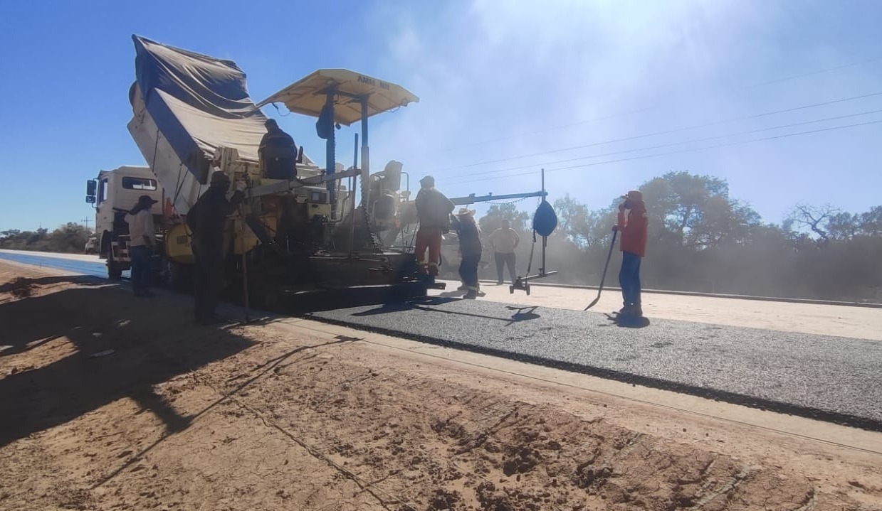 PY15 avanza en el Chaco: pavimentación llega a Pozo Hondo y alcanza a 45 familias PY15 avanza en el Chaco: pavimentación llega a Pozo Hondo y alcanza a 45 familias