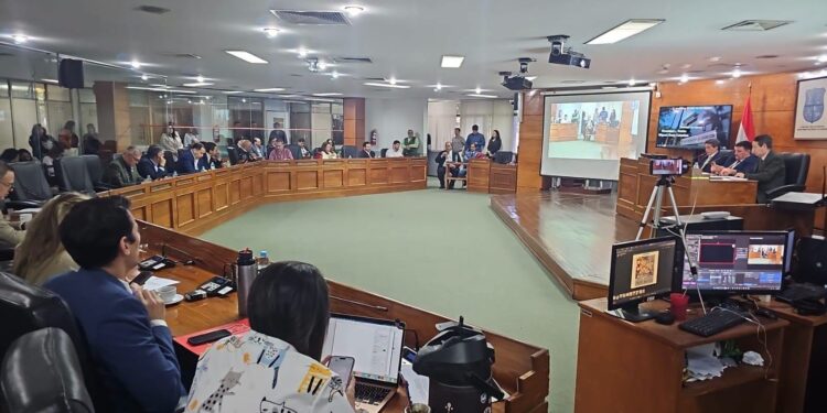 Contrato municipal eleva jubilación a 20 salarios y desata fuerte disputa en Asunción Contrato municipal eleva jubilación a 20 salarios y desata fuerte disputa en Asunción