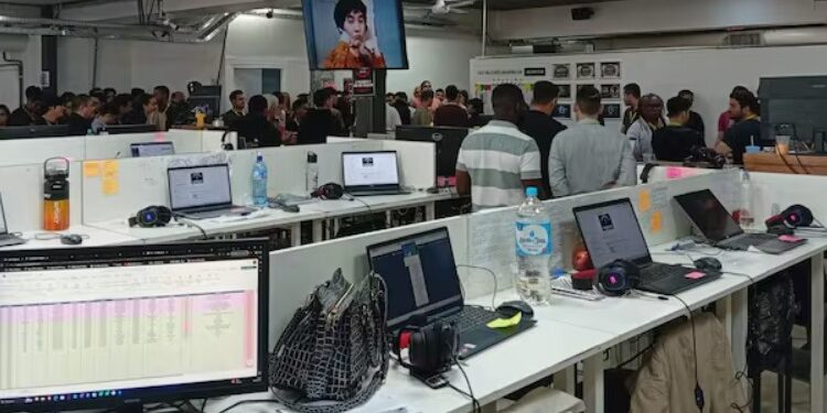Investigan presunta explotación laboral y trata tras allanamiento a «call center» en Asunción