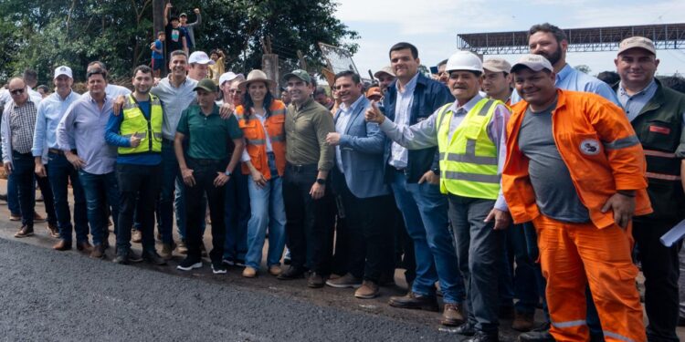 Peña verifica avance de clave conexión vial para canalizar la producción en Caaguazú Peña verifica avance de clave conexión vial para canalizar la producción en Caaguazú