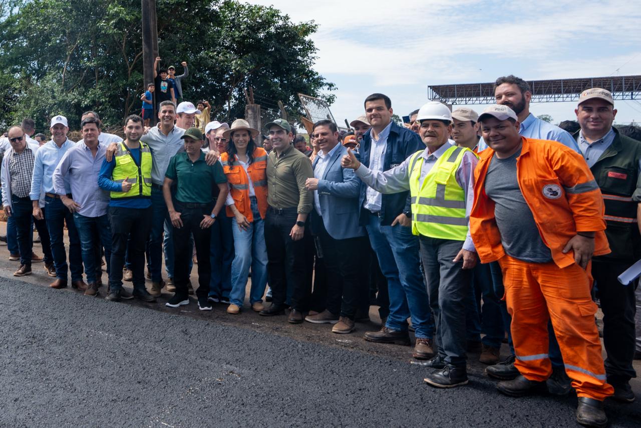 Peña verifica avance de clave conexión vial para canalizar la producción en Caaguazú Peña verifica avance de clave conexión vial para canalizar la producción en Caaguazú