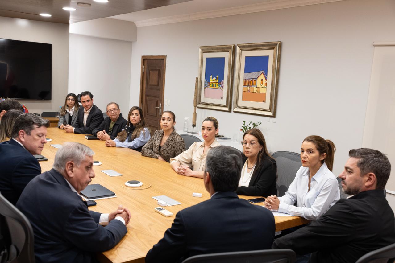 Gobierno y SINAMED acuerdan reajuste de G. 2 millones para médicos y desprecarización de 2.300 contratados