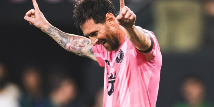 Lionel Messi acuerda la compra del Eldense de la Segunda División de España Lionel Messi acuerda la compra del Eldense de la Segunda División de España