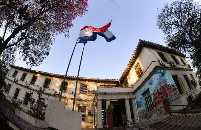 Salud rechaza renuncias de especialistas y busca garantizar atención en áreas críticas Salud rechaza renuncias de especialistas y busca garantizar atención en áreas críticas