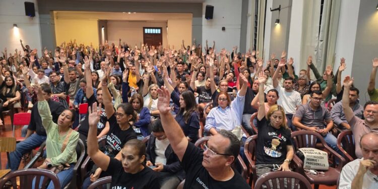 Médicos vuelven a amenazar con parar: Sinamed oficializa huelga para el 21 y 22 de septiembre Médicos vuelven a amenazar con parar: Sinamed oficializa huelga para el 21 y 22 de septiembre