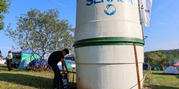 Pobladores del barrio Cerrito de Capiatá soportaron 4 días sin agua y denuncian crisis sistemática Pobladores del barrio Cerrito de Capiatá soportaron 4 días sin agua y denuncian crisis sistemática
