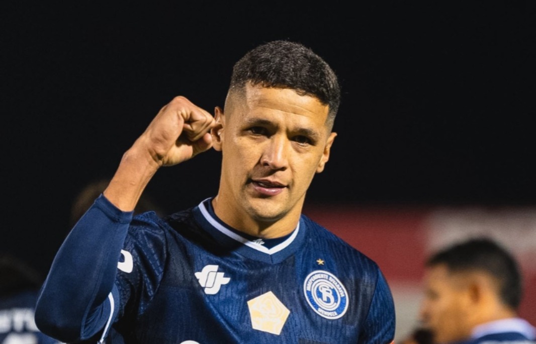 Alex Arce marca en tiempo regular pero cae en la tanda de penales en la eliminación de Independiente Rivadavia Alex Arce marca en tiempo regular pero cae en la tanda de penales en la eliminación de Independiente Rivadavia