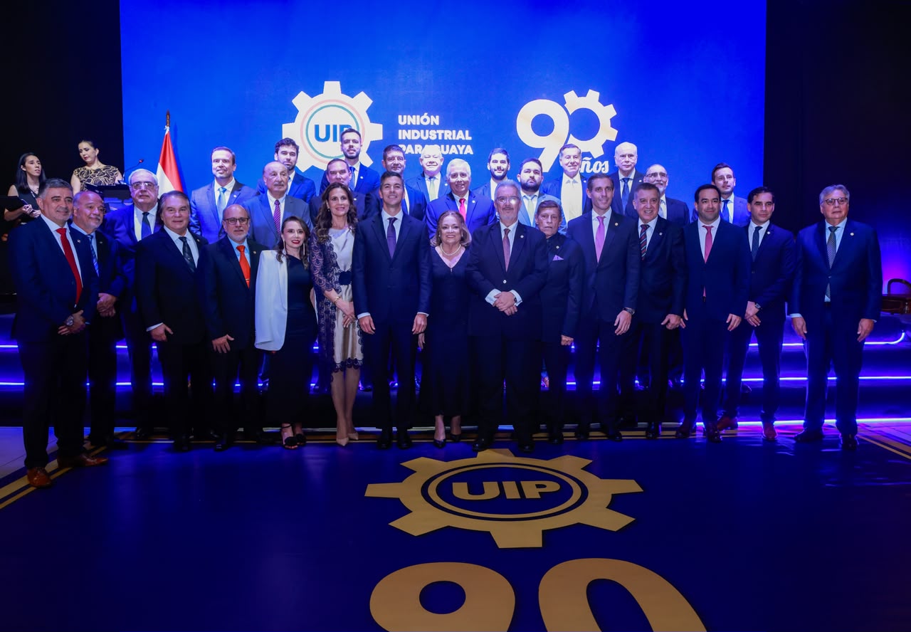Peña anuncia financiamiento industrial y cambios institucionales para impulsar la producción