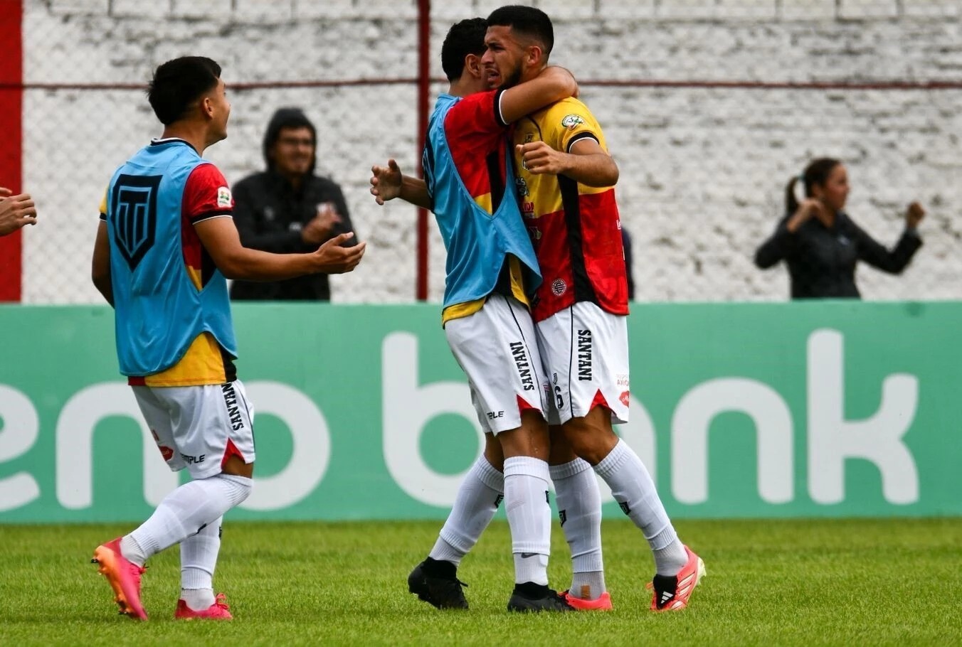 Santaní golea a Tacuary en Villa Hayes y se acomoda en la tabla de la Intermedia
