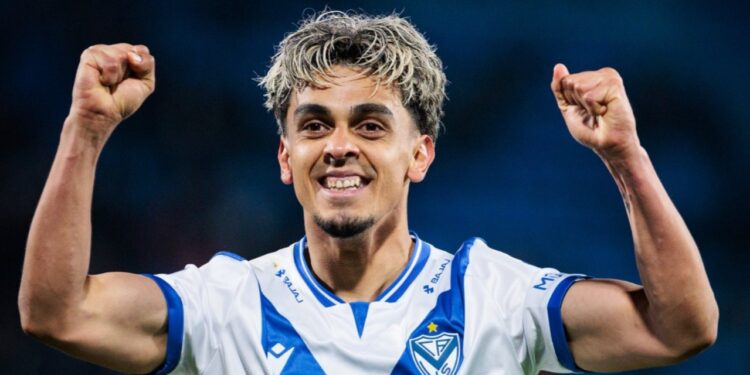 Ronaldo Martínez debuta con gol y le da la victoria a Vélez Sarsfield ante Estudiantes Ronaldo Martínez debuta con gol y le da la victoria a Vélez Sarsfield ante Estudiantes