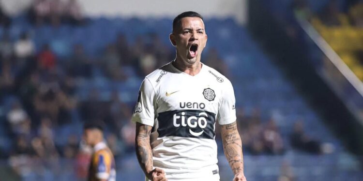 Derlis González desmiente diferencias con Pablo Sánchez y reafirma su compromiso en Olimpia Derlis González desmiente diferencias con Pablo Sánchez y reafirma su compromiso en Olimpia