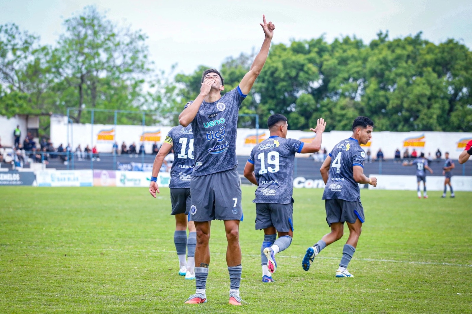 12 de Octubre de Itauguá golea a Olimpia de Itá y se consolida como líder solitario de la Primera B 12 de Octubre de Itauguá golea a Olimpia de Itá y se consolida como líder solitario de la Primera B