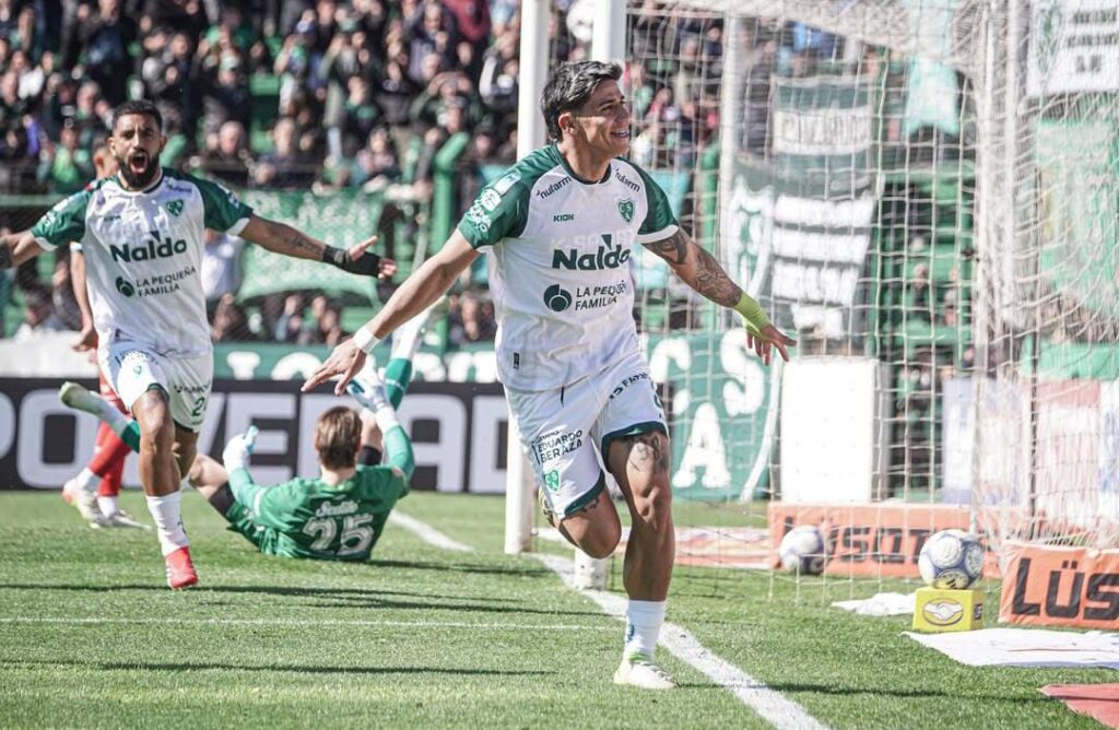 Junior Marabel convierte en el empate de Sarmiento y sostiene su gran momento en el fútbol argentino Junior Marabel convierte en el empate de Sarmiento y sostiene su gran momento en el fútbol argentino