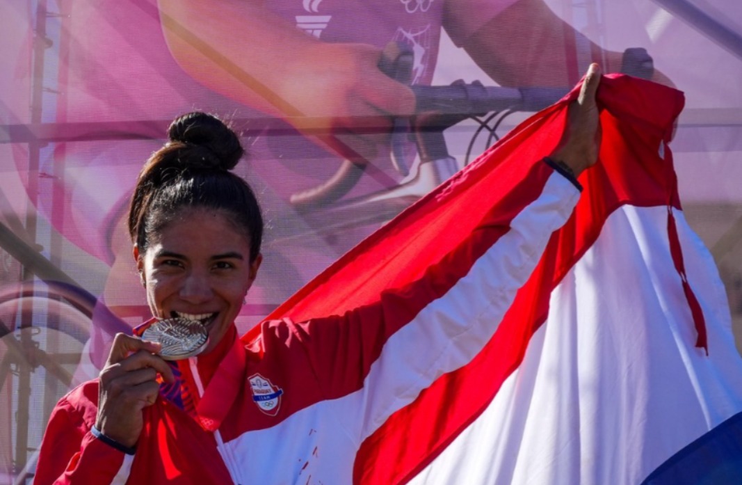 Agua Marina Espínola conquista la medalla de plata en Ciclismo de Ruta y le otorga a Paraguay su sexta presea en Santa Fe 2026