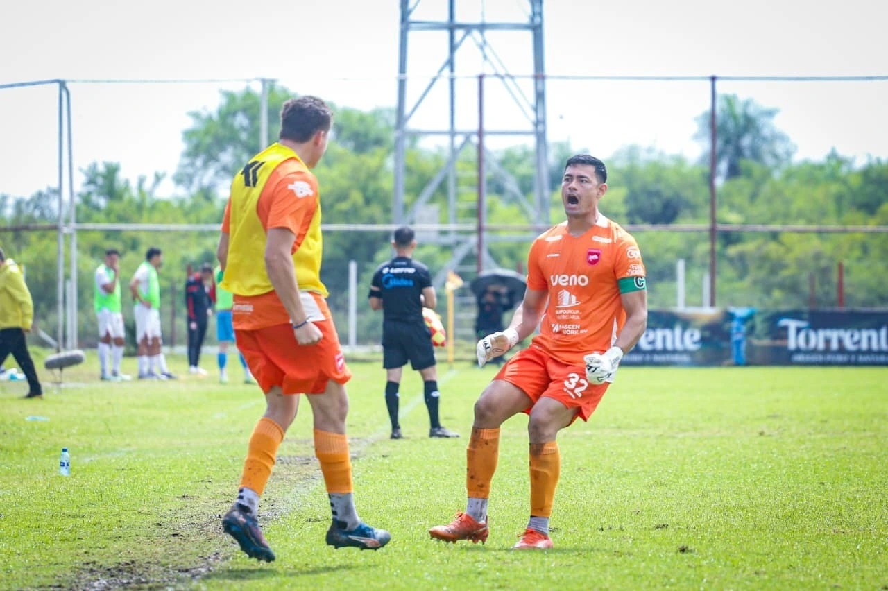 Paraguarí Atlético Club sorprende al puntero General Caballero JLM en Carapeguá Paraguarí Atlético Club sorprende al puntero General Caballero JLM en Carapeguá