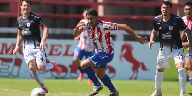 ¡EXPULSIÓN TEMPRANA Y ABURRIMIENTO TOTAL! TACUARY RESISTE CON DIEZ HOMBRES Y LE ARRUINA EL TRAJO A CARAPEGUÁ ¡EXPULSIÓN TEMPRANA Y ABURRIMIENTO TOTAL! TACUARY RESISTE CON DIEZ HOMBRES Y LE ARRUINA EL TRAJO A CARAPEGUÁ
