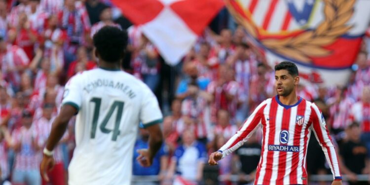 ¡GOLPAZO EN EL DERBI Y EXPULSIÓN DRAMÁTICA! EL ATLÉTICO TUMBA AL REAL MADRID Y ASALTA EL SEGUNDO LUGAR DE LALIGA
