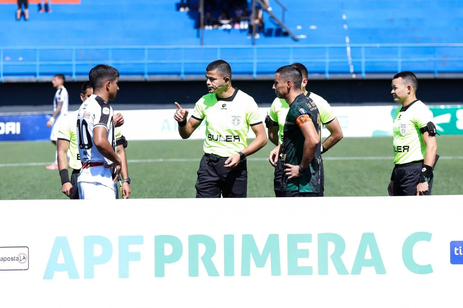 ¡Jueces designados para la batalla por el ascenso! La APF confirmó los pitos para la fecha 18 de la Primera C ¡Jueces designados para la batalla por el ascenso! La APF confirmó los pitos para la fecha 18 de la Primera C