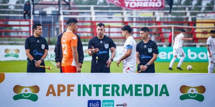 ¡Se juegan el todo por el todo! La APF confirmó los árbitros y el uso del VAR para una fecha decisiva en la Intermedia ¡Se juegan el todo por el todo! La APF confirmó los árbitros y el uso del VAR para una fecha decisiva en la Intermedia