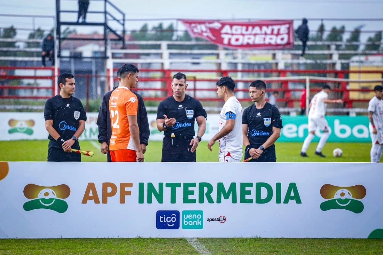 ¡Se juegan el todo por el todo! La APF confirmó los árbitros y el uso del VAR para una fecha decisiva en la Intermedia