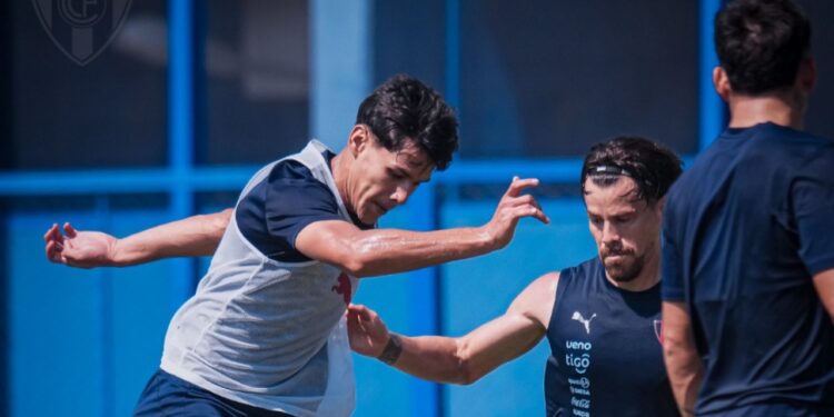 ¡Sin margen de error! El plan de Gustavo Costas en Cerro Porteño para presionar a los punteros del Clausura