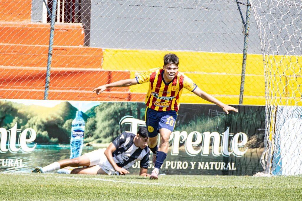¡Cátedra de fútbol en Capiatá! Martín Ledesma aplastó al 12 de Octubre SD y mete presión en la recta final