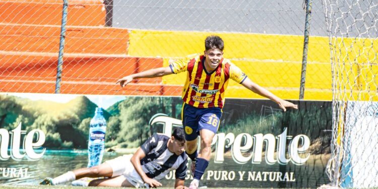 ¡Cátedra de fútbol en Capiatá! Martín Ledesma aplastó al 12 de Octubre SD y mete presión en la recta final
