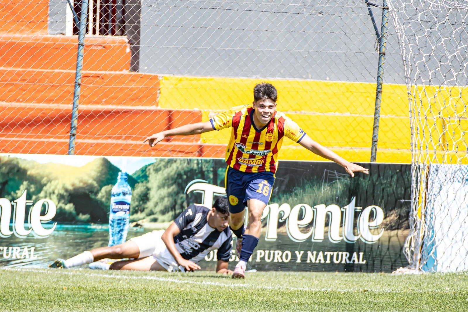 ¡Cátedra de fútbol en Capiatá! Martín Ledesma aplastó al 12 de Octubre SD y mete presión en la recta final ¡Cátedra de fútbol en Capiatá! Martín Ledesma aplastó al 12 de Octubre SD y mete presión en la recta final